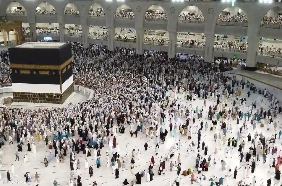 السعودية تعلن تخفيض أسعار العمرة لتكون 300 ريال فقط لهذه الجنسيات 