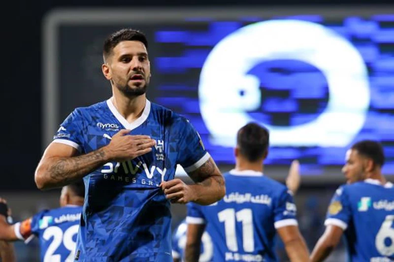 إنزاجي يعلن الحرب على ميتروفيتش ويطالب برحيله عن الهلال 
